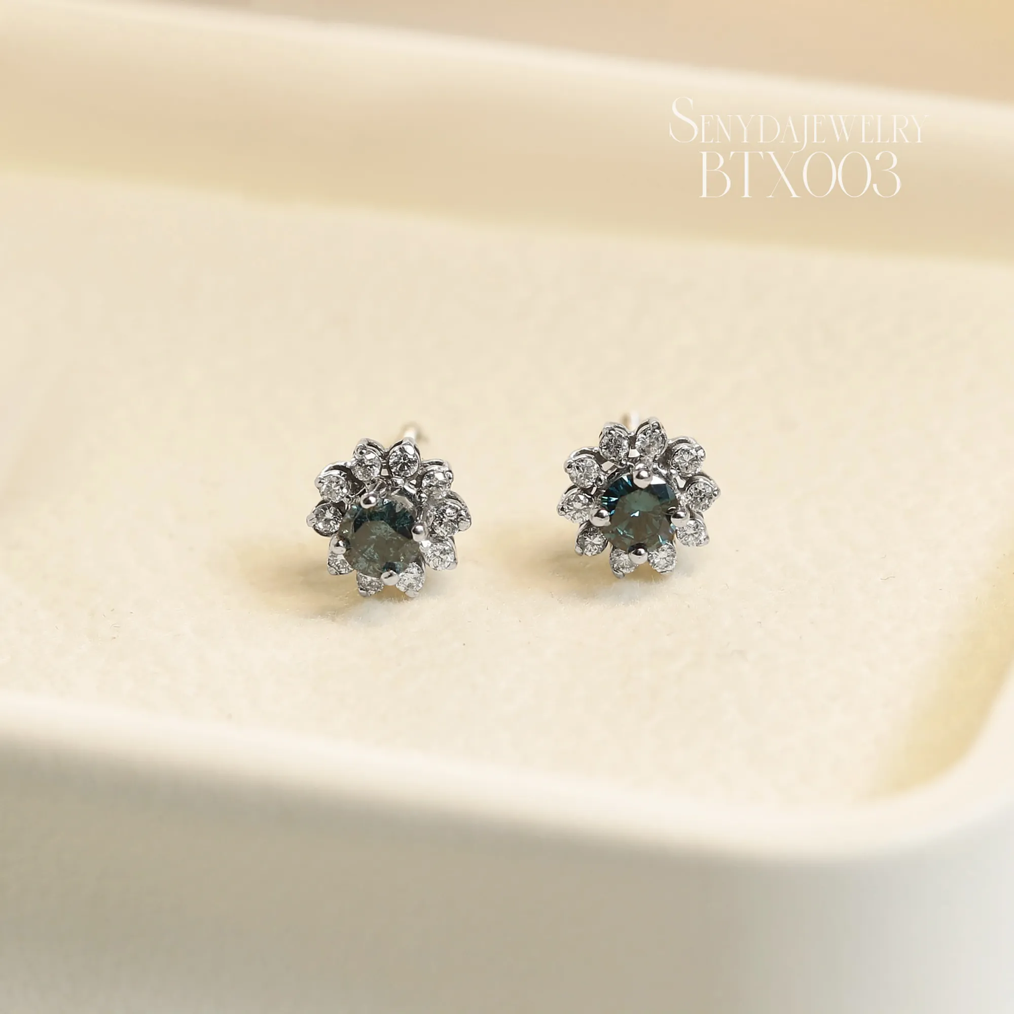 Chọn quà trang sức cho phụ nữ trung niên