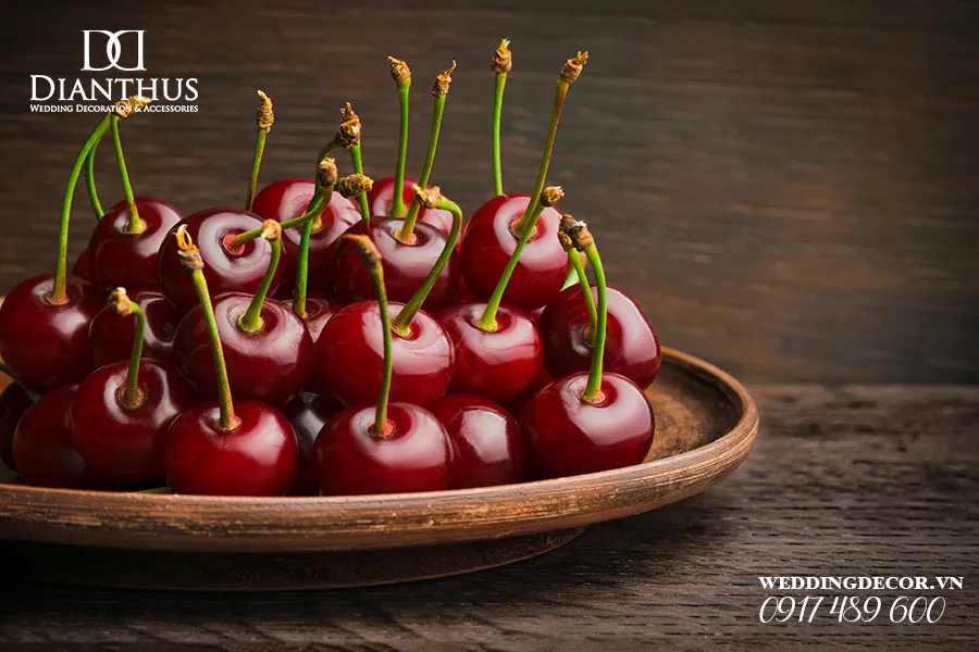 Việc chuẩn bị tỉ mỉ từng loại quả thể hiện lòng hiếu kính và mong ước về một khởi đầu tốt đẹp