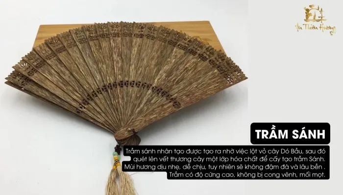 Quạt cầm tay được chế tác tinh xảo từ chất liệu trầm sánh
