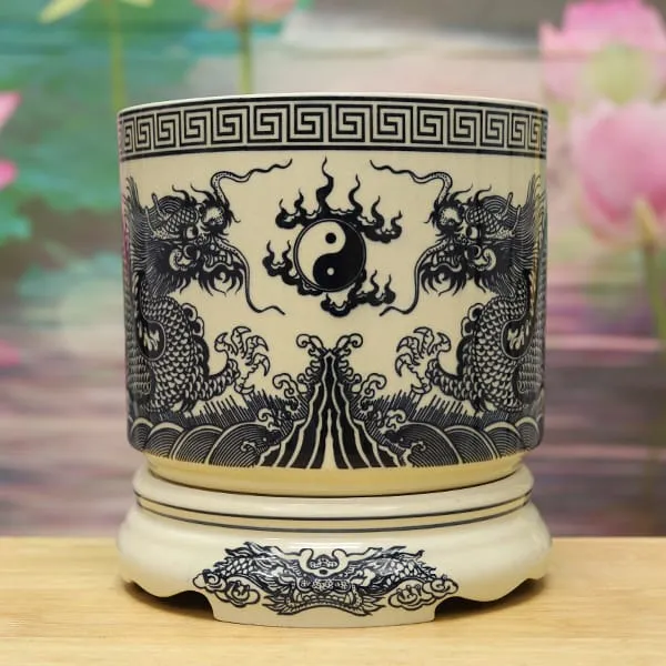 Gia chủ nên lựa chọn những bát hương chất lượng cao, có nguồn gốc rõ ràng, uy tín.