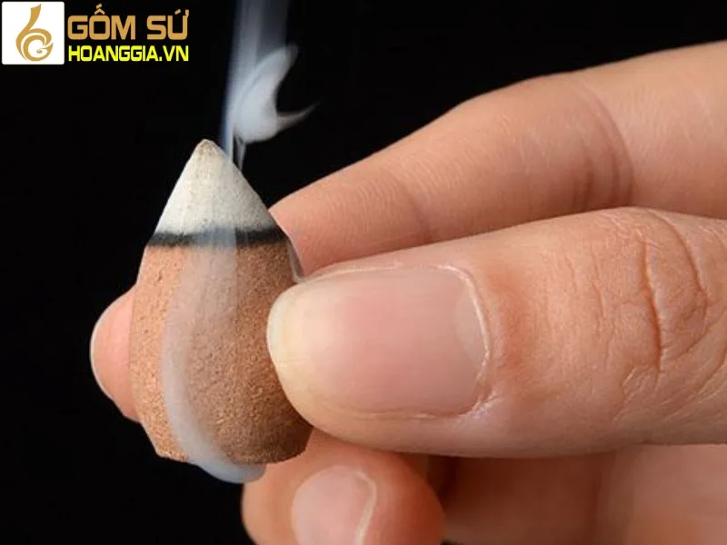 Cách sử dụng thác khói trầm hương Bát Tràng