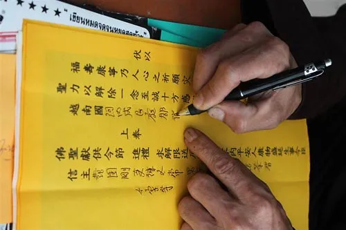 Cách viết sớ cúng gia tiên 2026 chuẩn nhất