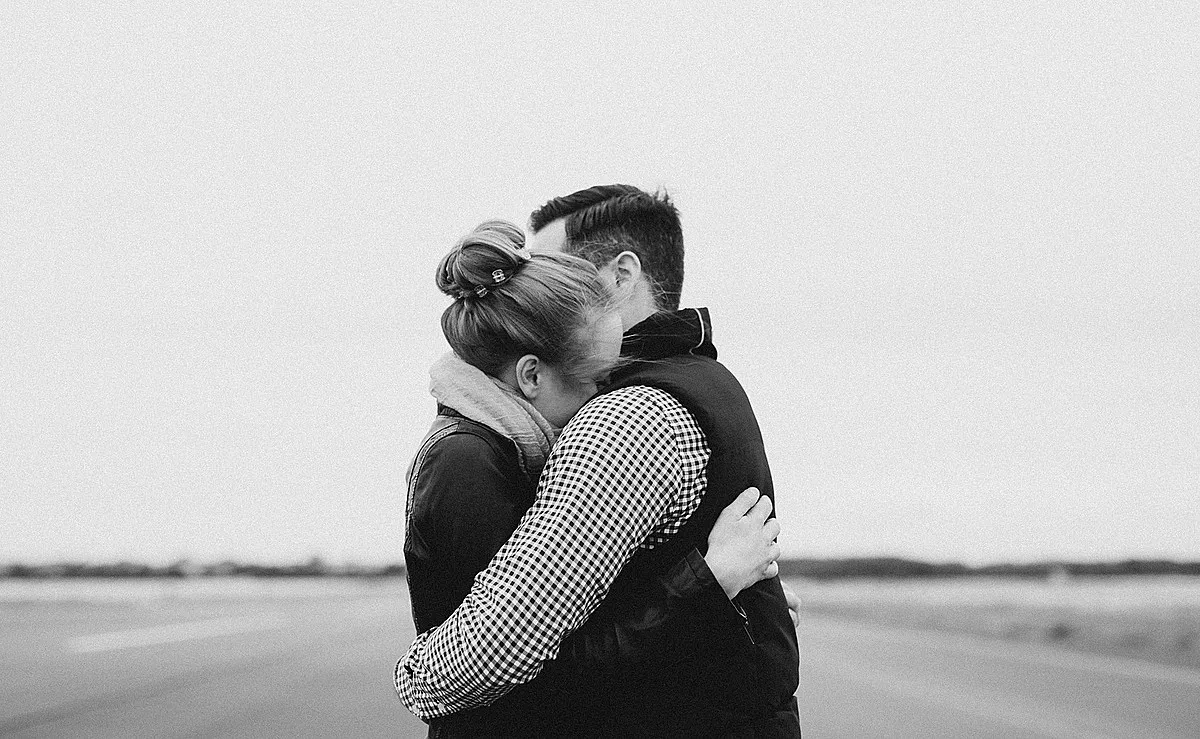 Hóa giải xung khắc cho cặp đôi vợ mệnh Kim chồng mệnh Mộc bằng yếu tố Thủy