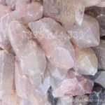 Thạch anh trắng nguyên khối có cấu trúc tinh thể lục giác đặc trưng