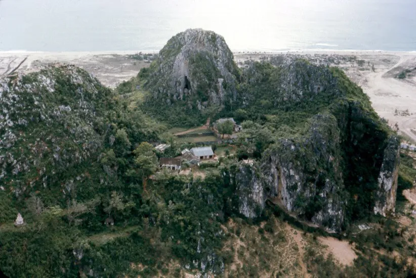 Ảnh tư liệu về hang động Ngũ Hành Sơn