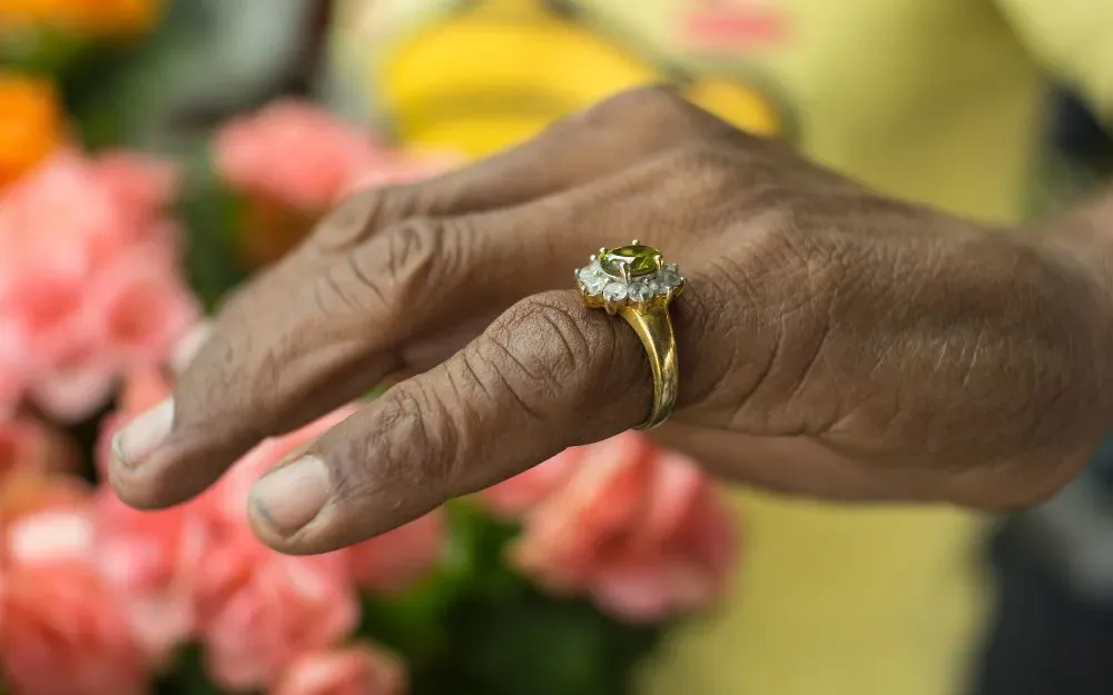 Ý Nghĩa Đeo Nhẫn Ngón Út, Nên Đeo Nhẫn Tay Nào? - 3
