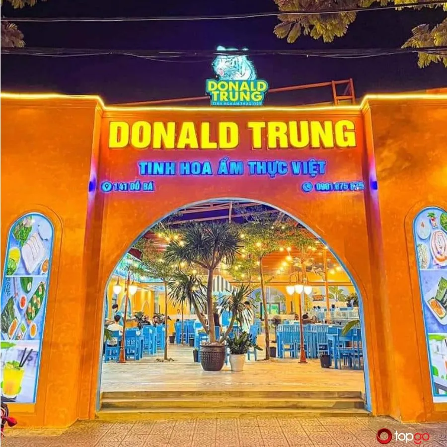 Không gian mặt tiền nhà hàng 141 Đỗ Bá Ngũ Hành Sơn Đà Nẵng với sự kết hợp màu sắc phong thủy ấn tượng