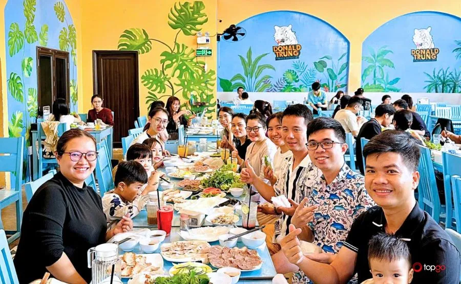 Nhân viên phục vụ tận tình tại 141 Đỗ Bá Ngũ Hành Sơn Đà Nẵng truyền tải năng lượng tích cực