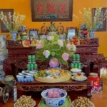 Bàn thờ sạch sẽ trang nghiêm
