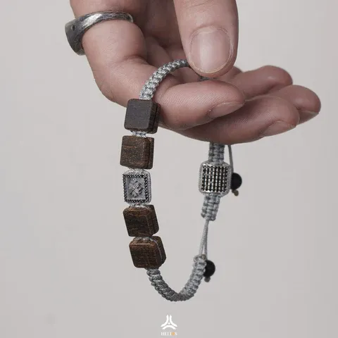 Vòng tay trầm hương phối bạc 925 với đá CZ đen, phong cách nam tính