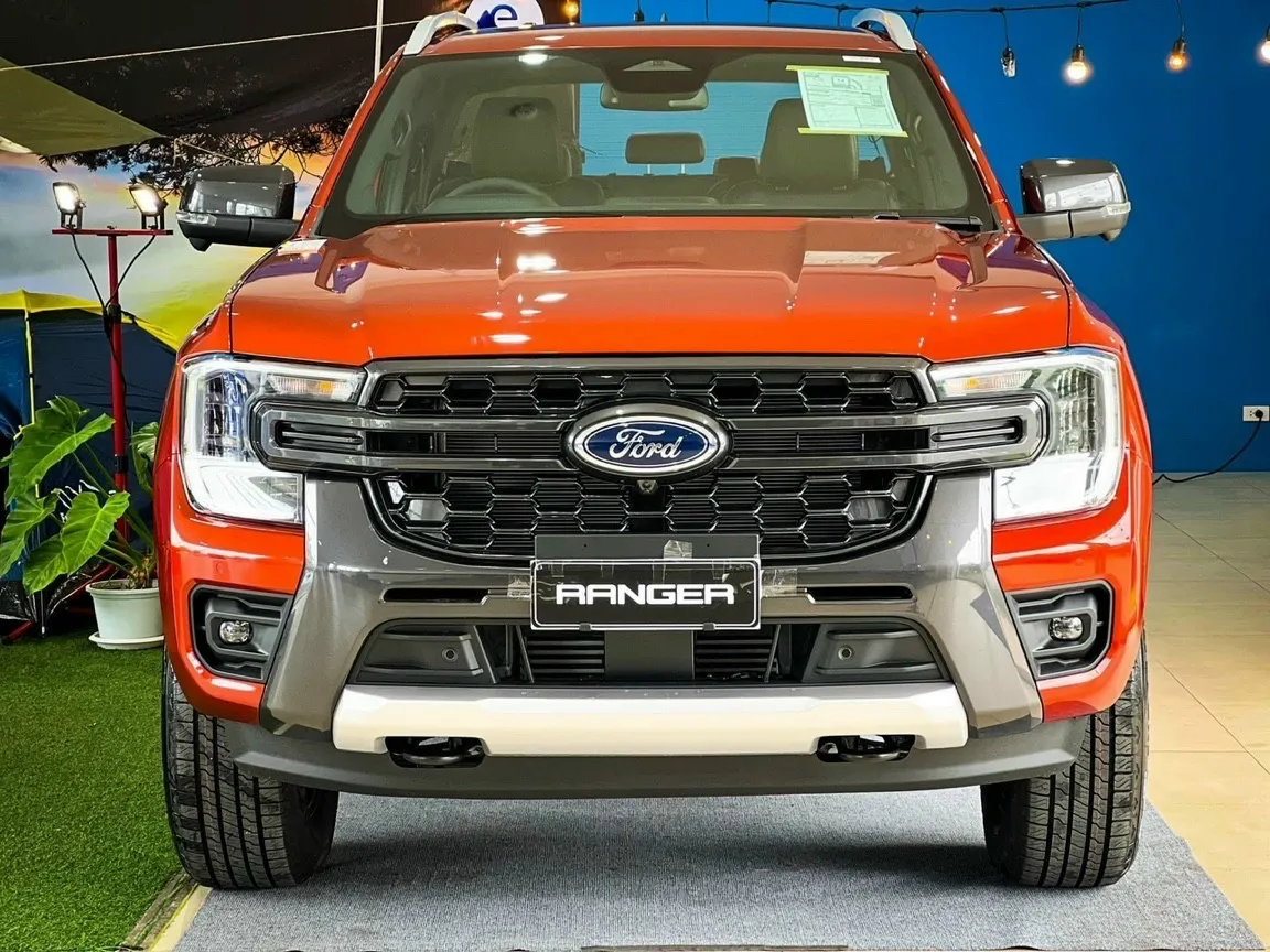 Ford Ranger Wildtrak màu cam cho người mệnh Thổ