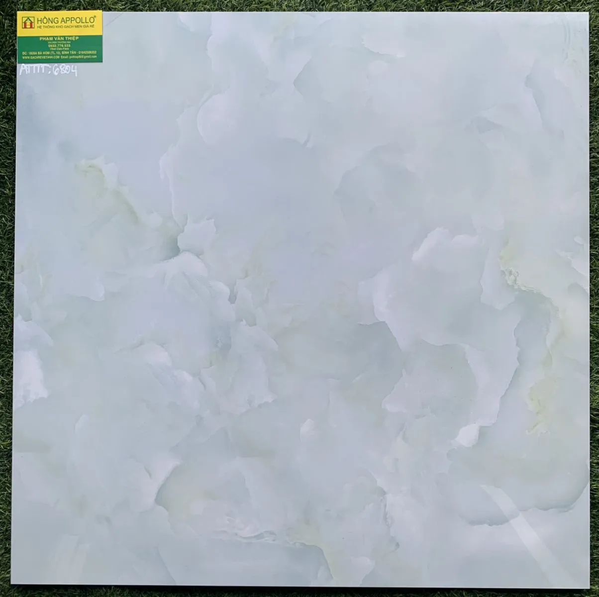 Gạch Lát Nền Màu Xanh Ngọc Bích: Đỉnh Cao Sang Trọng 2026 2 Gạch lát nền 60x60 màu xanh ngọc bích mã 6804 với vân đá sang trọng