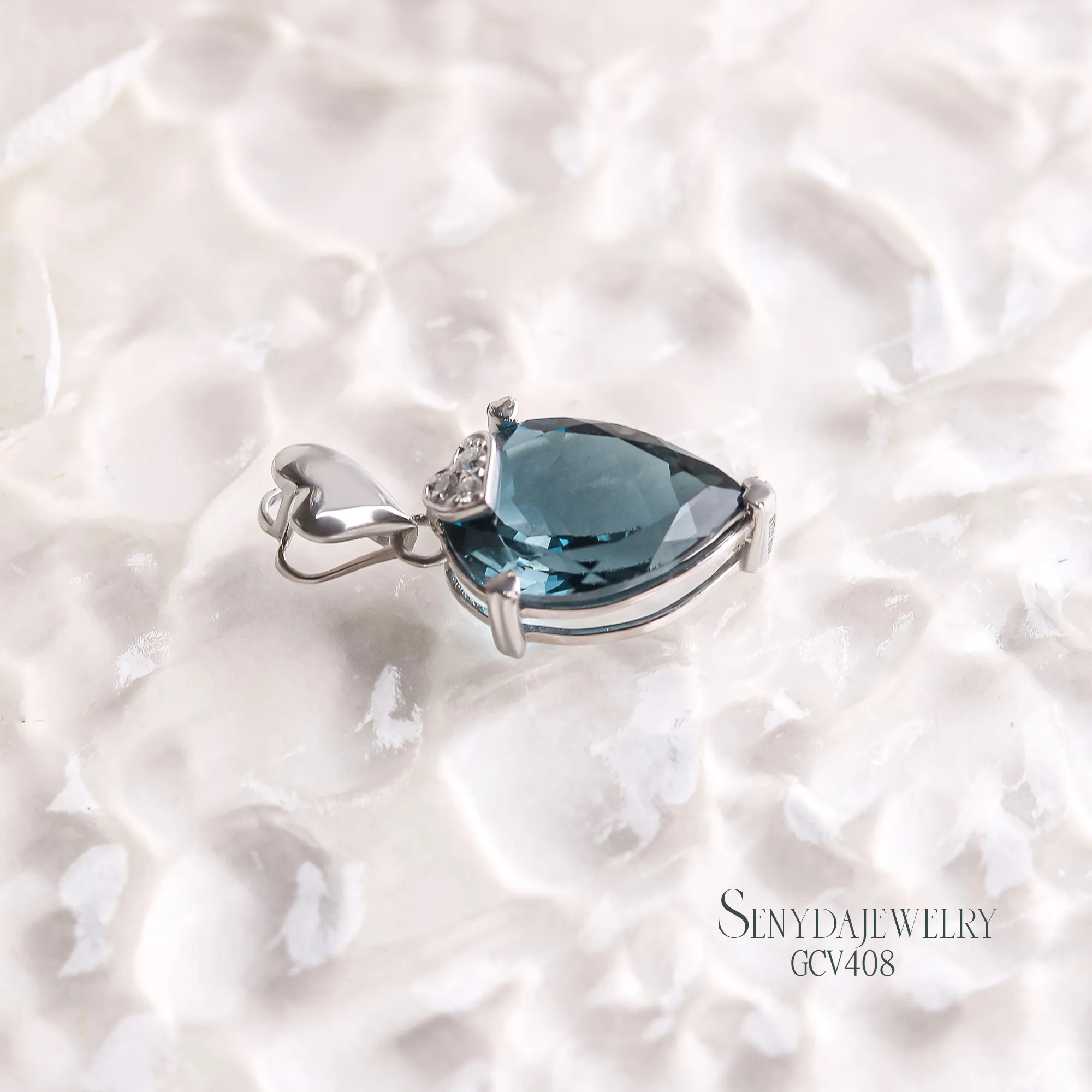 Chọn quà trang sức cho phụ nữ trung niên