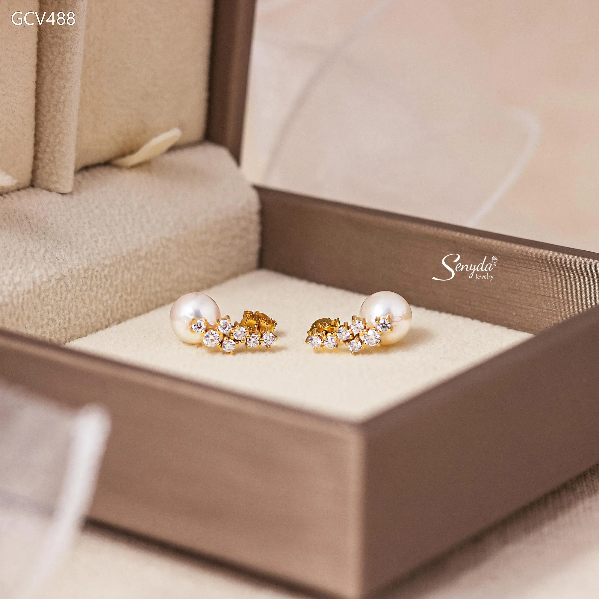 Chọn quà trang sức cho phụ nữ trung niên