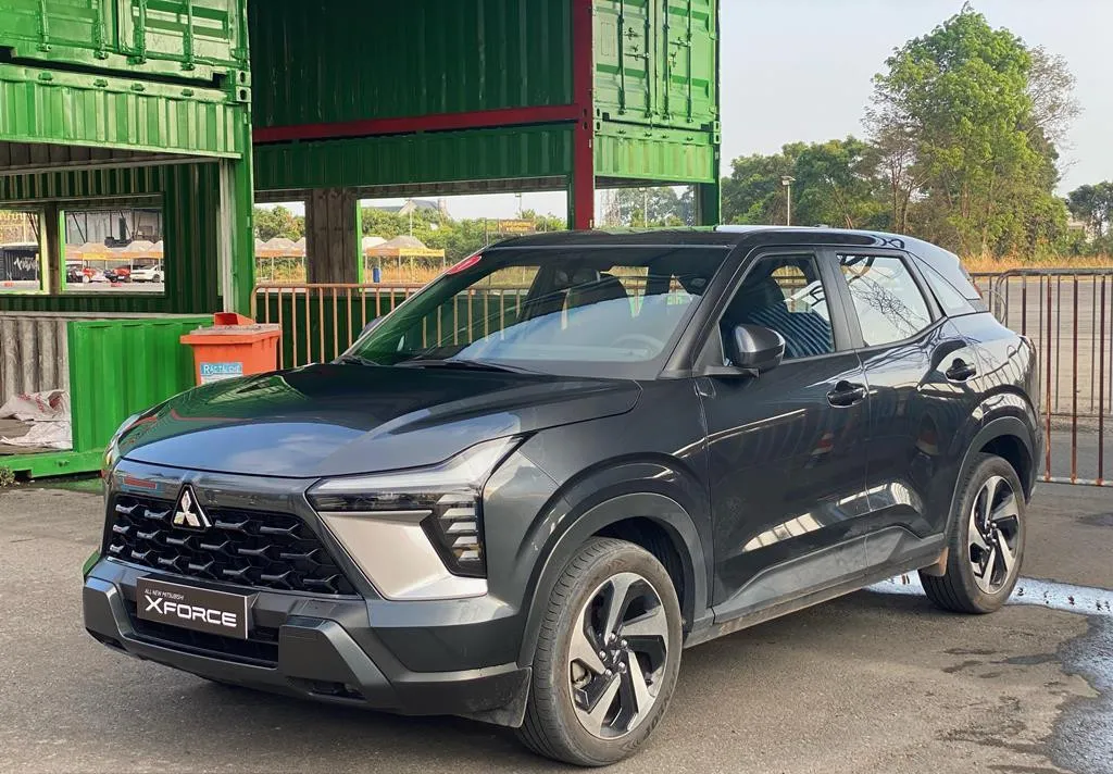 Mitsubishi Xforce màu xám sang trọng