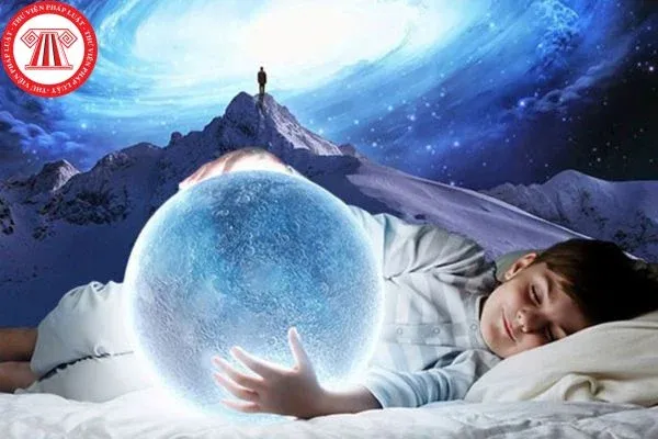 Không gian tĩnh lặng và trang trọng trong một buổi tang lễ truyền thống