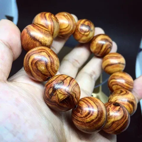 Vòng tay gỗ sưa đỏ quý hiếm