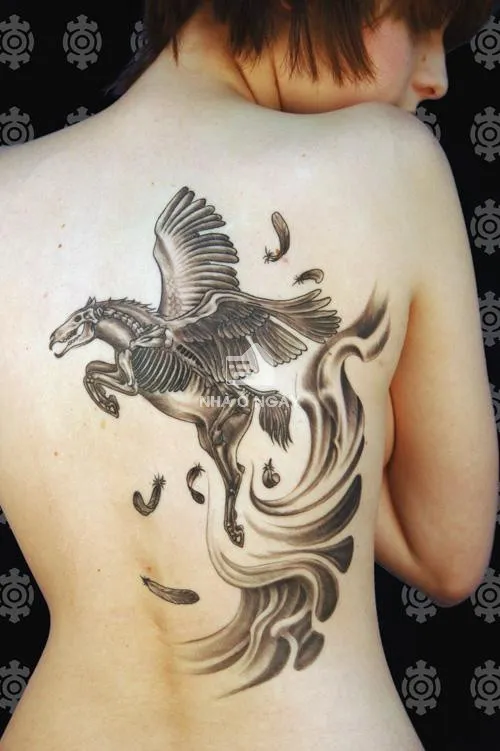 Hình xăm phượng hoàng kín lưng mệnh Hỏa