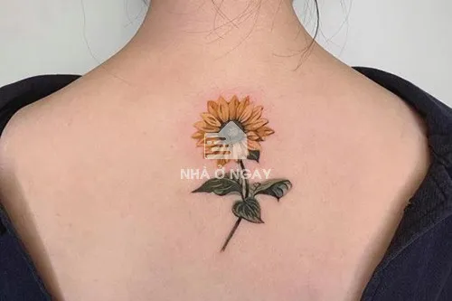 Hình xăm hoa hướng dương vàng cam cho mệnh Hỏa