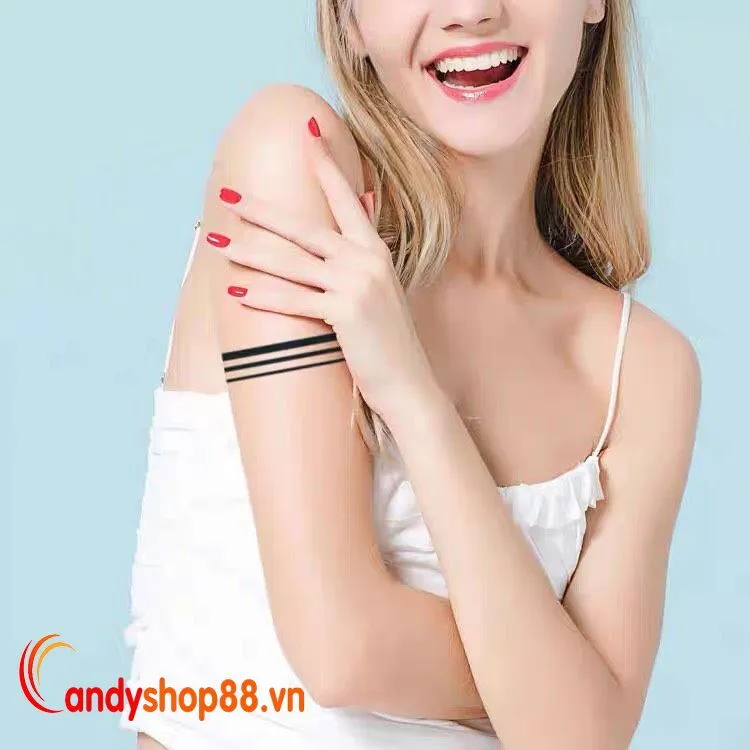 Hình xăm vòng tay đen đường thẳng đơn giản