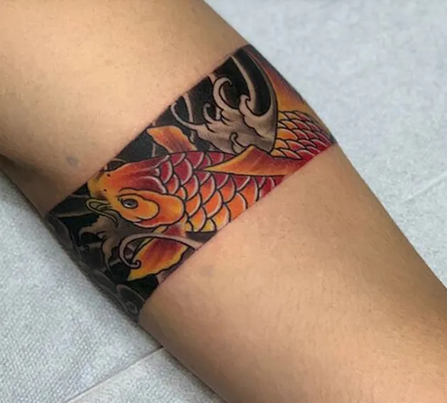 Hinh xam vong tay hinh ca chep, hoa sen