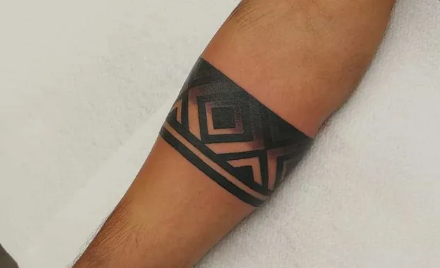 Mau hinh xam vong bap tay cho nam