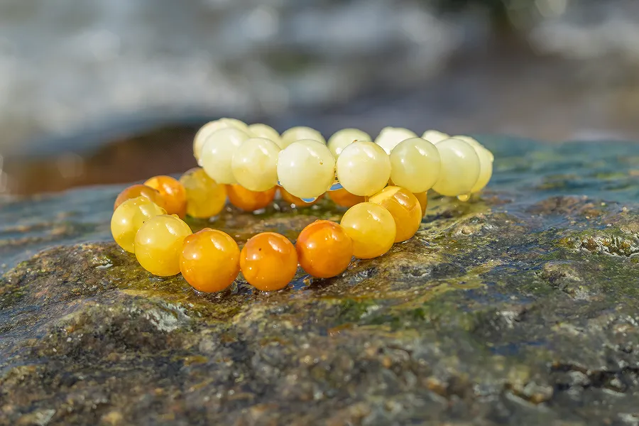 Hổ phách có mấy màu và giá trị ngọc học thực tế 2026 23 Các sắc thái màu sắc của hổ phách Baltic tự nhiên 2026