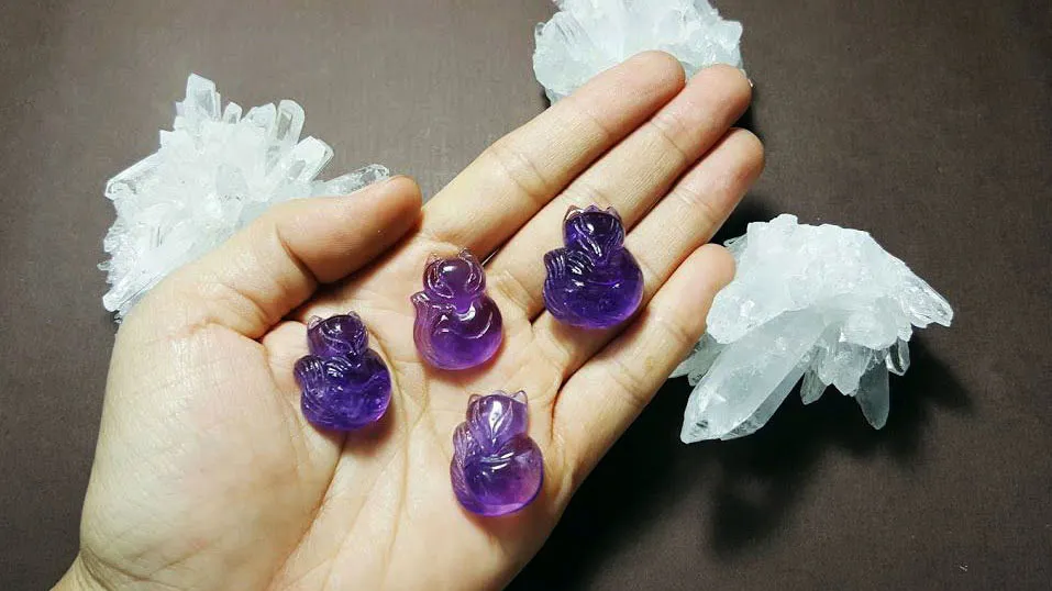 Vòng tay thạch anh tím phối charm bạc 925 phong cách tối giản hiện đại