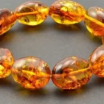 Hổ phách Amber vàng nâu là nhựa cây hóa thạch hàng triệu năm