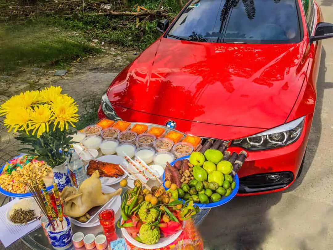 Chuẩn bị lễ cúng xe vào ngày tốt đã chọn