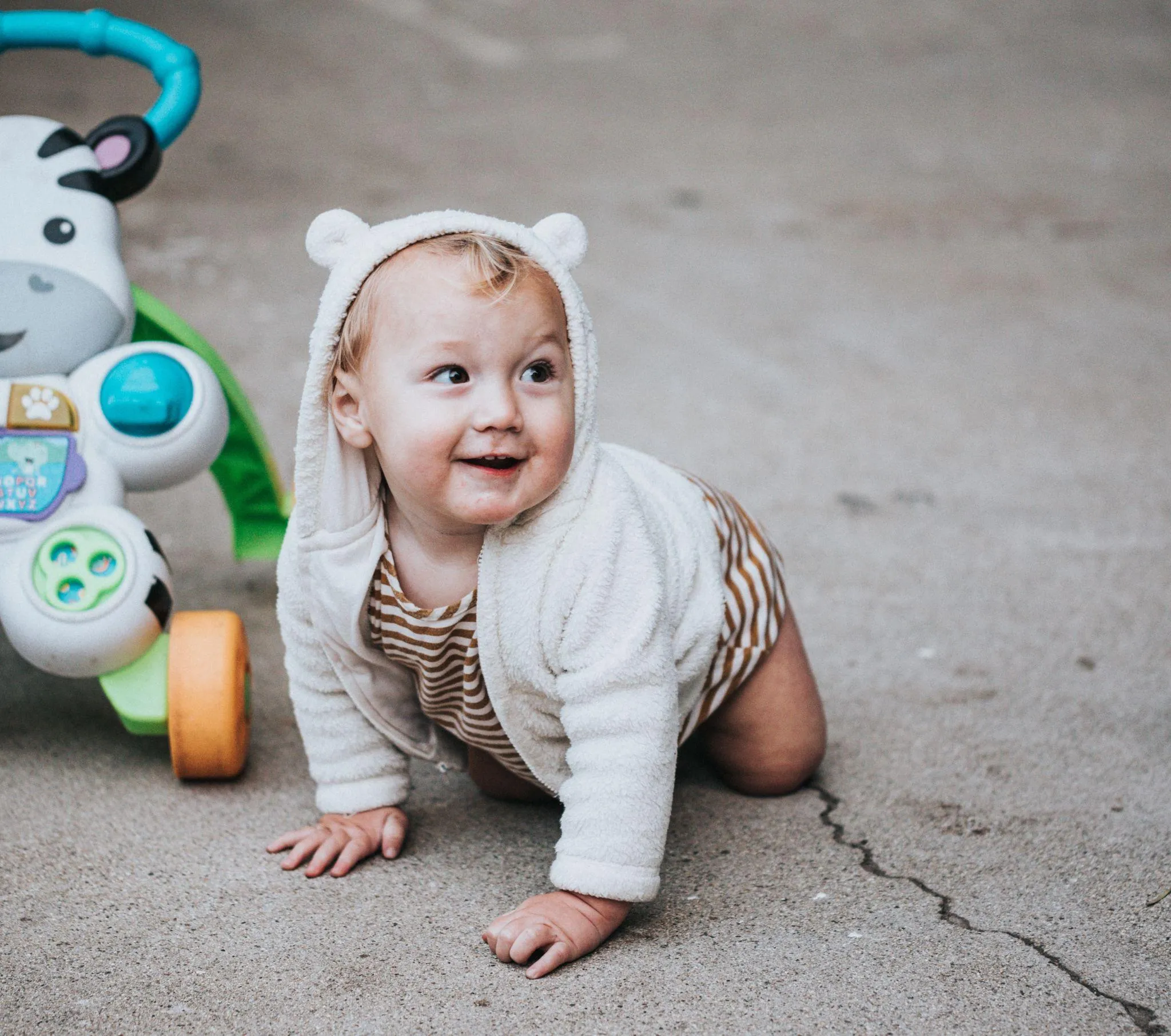 Bé trai sinh năm 2026 thường mang khí chất phóng khoáng