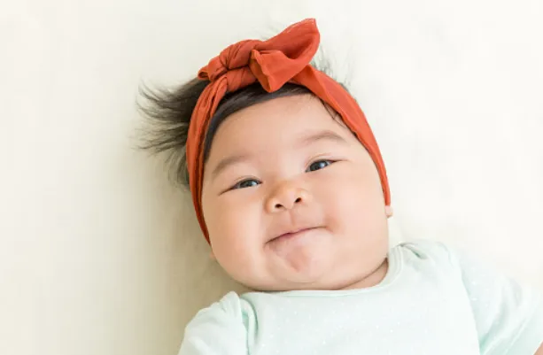 Đặt tên con gái mệnh Hỏa ý nghĩa. (Ảnh minh họa)