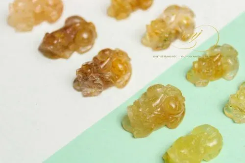 Chi tiết chạm khắc tỳ hưu thạch anh tóc vàng tinh xảo