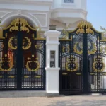 Bộ cổng biệt thự tân cổ điển được tính toán kỹ lưỡng về tỷ lệ và kích thước để thu hút tài vận