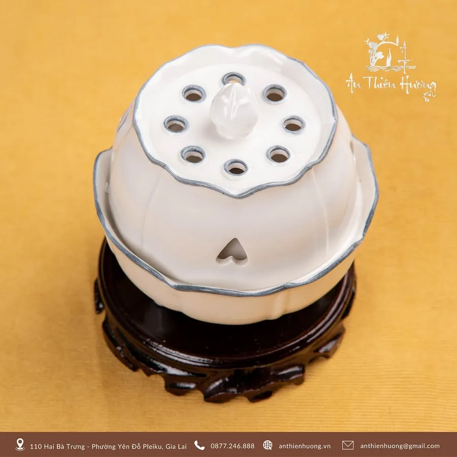Lư điện đốt trầm bằng sứ hình hoa sen màu trắng