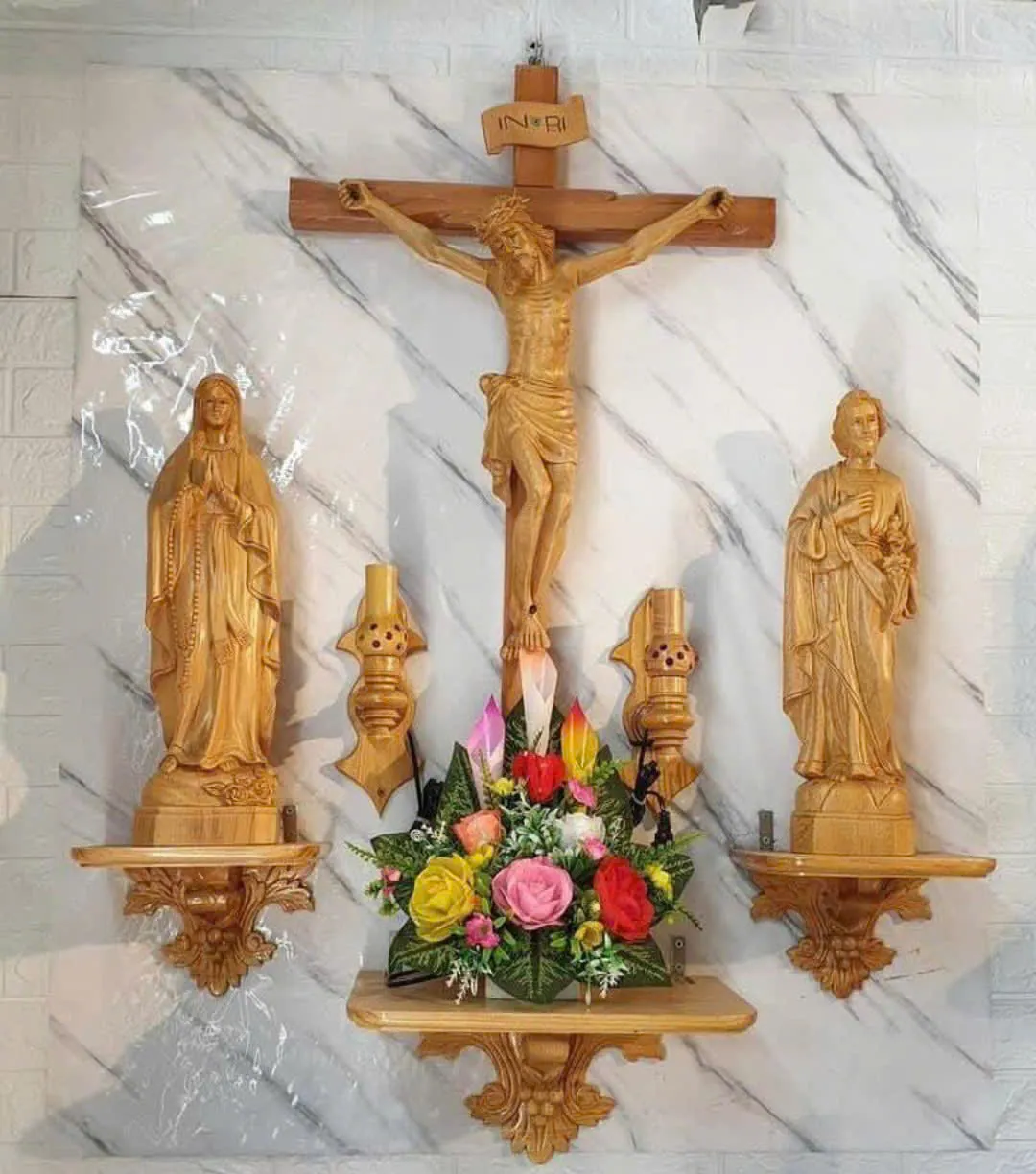 Mẫu bàn thờ gỗ Công giáo đẹp với kích thước đa dạng
