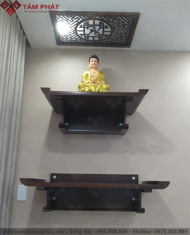 Bàn thờ treo tường hai tầng tiết kiệm diện tích cho căn hộ chung cư nhỏ