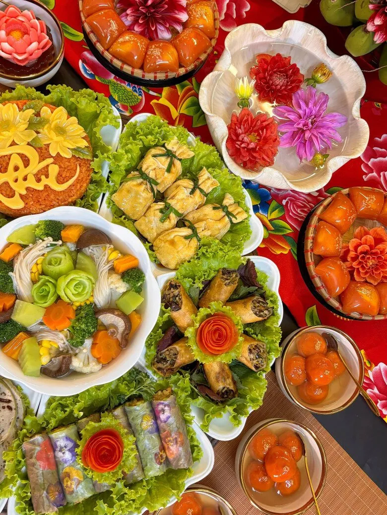 Mâm cỗ được chuẩn bị tỉ mỉ, trang trọng