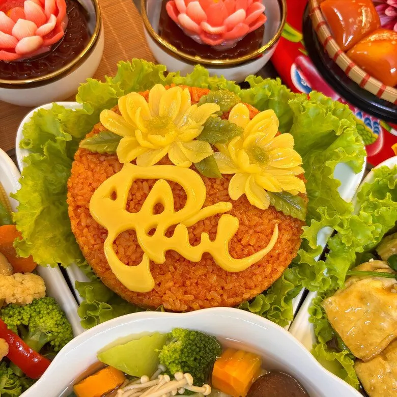 Xôi gấc chữ Phúc đỏ au mang lại may mắn