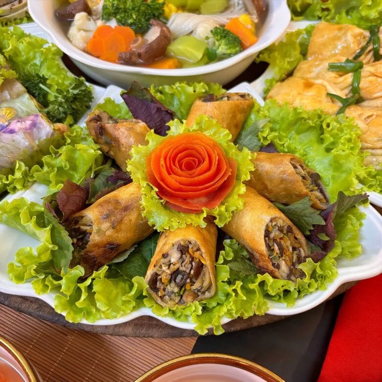 Nem rán chay nhân nấm hương vàng giòn, thơm ngon