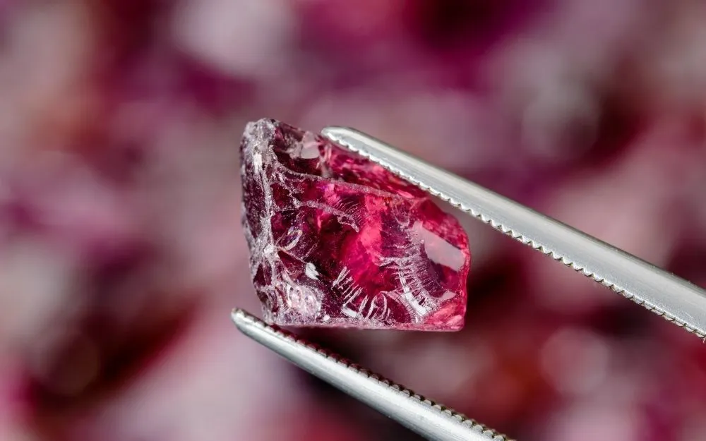 Đá Garnet đỏ rực