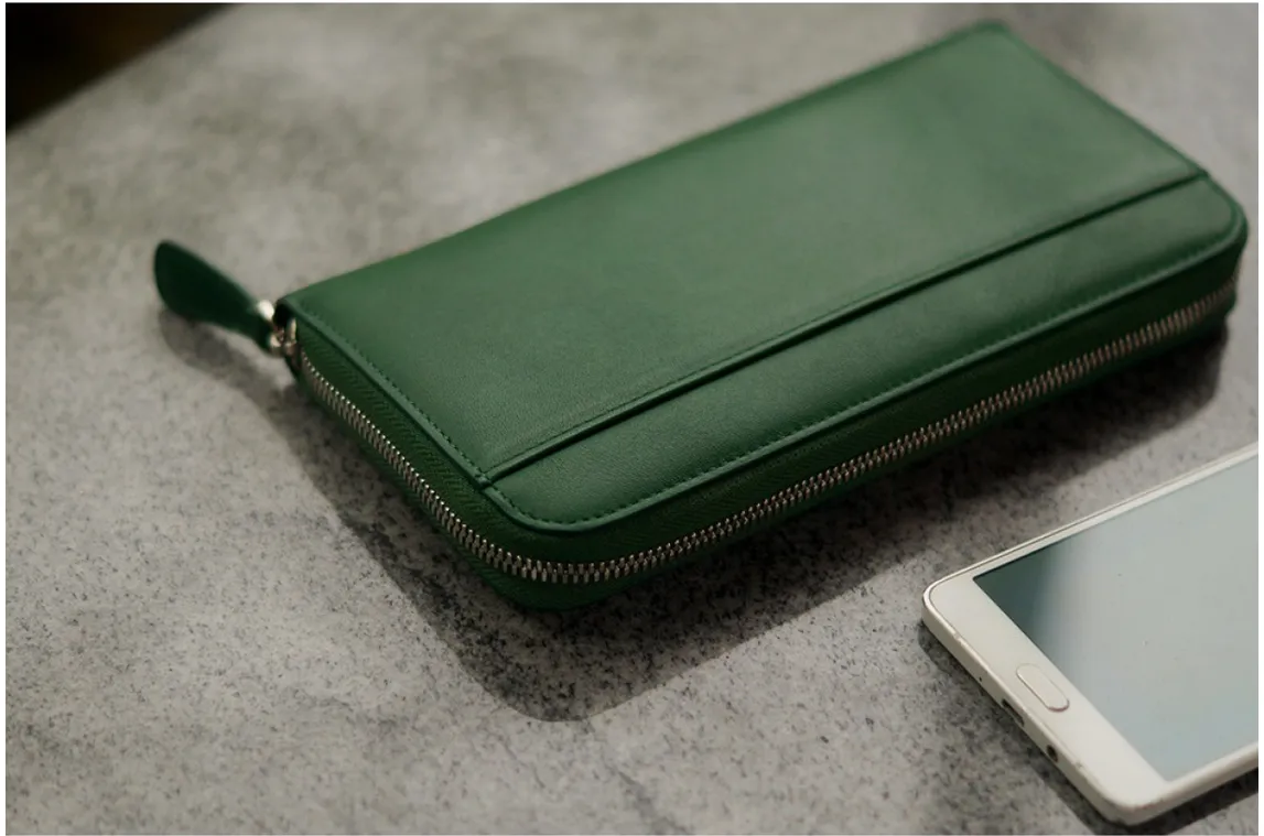 Ví cầm tay màu xanh lá cho nữ mệnh Mộc