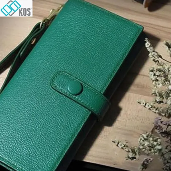 Những gam màu tương khắc mà người mệnh Thổ nên tránh khi mua bóp tiền.