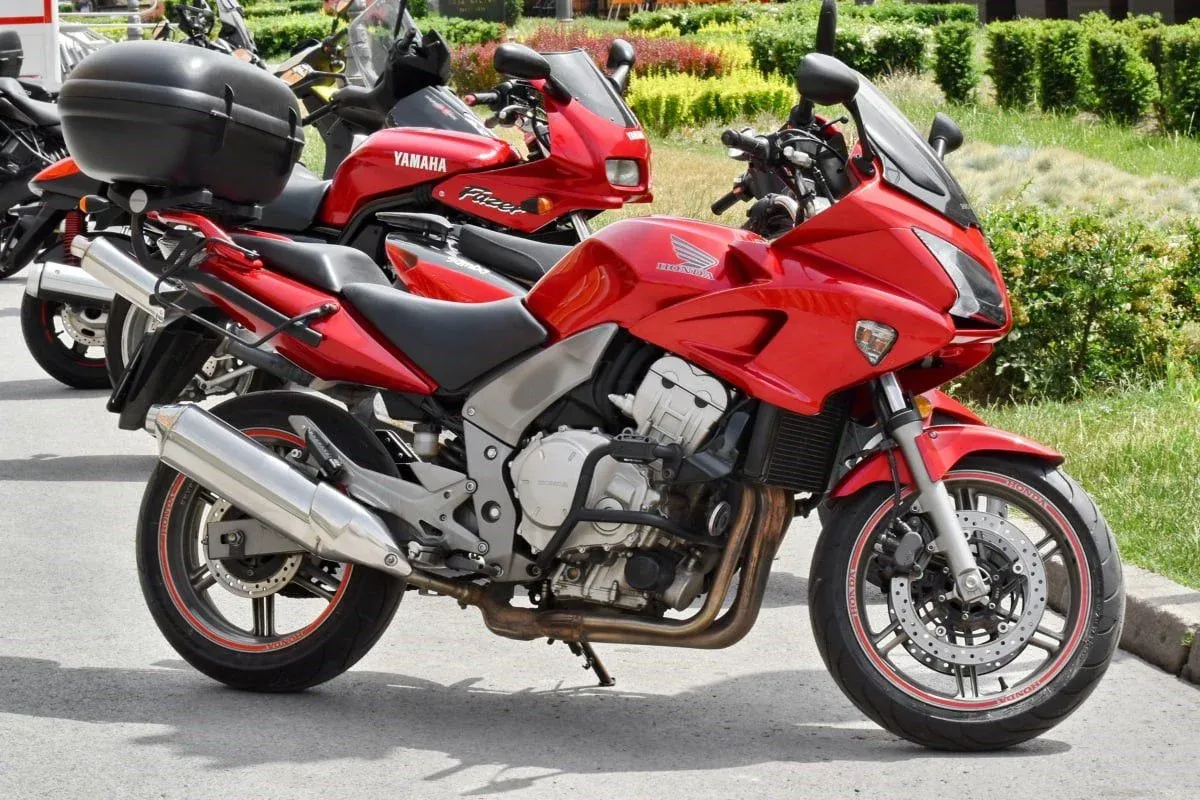 Mơ mất cả xe và điện thoại phản ánh cảm giác cô đơn và thiếu kết nối