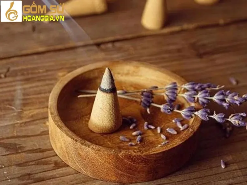 Một số lưu ý khi sử dụng thác khói trầm hương Bát Tràng