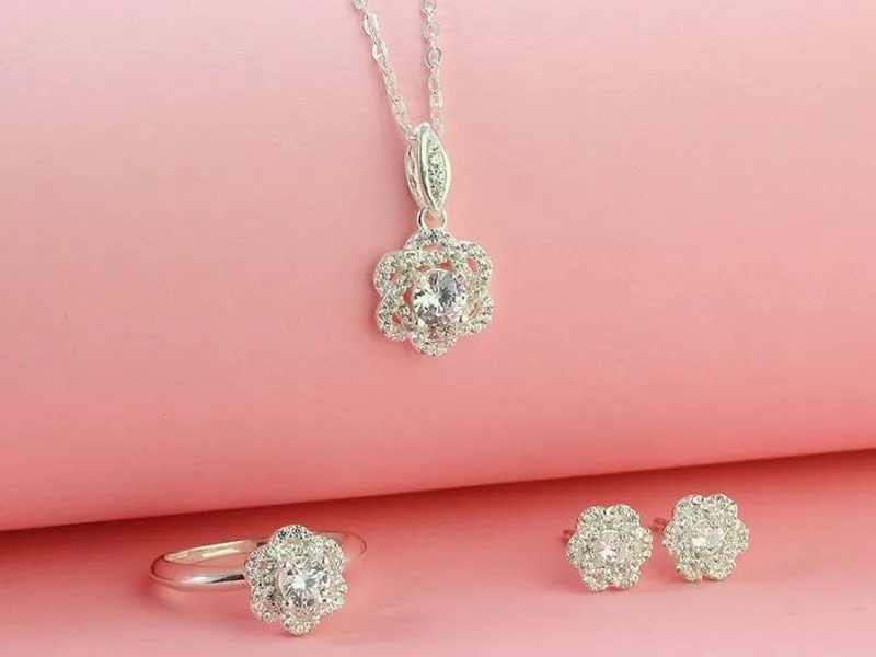 Nhiều dấu hiệu nhận biết trang sức bạc không hợp người mệnh Thổ