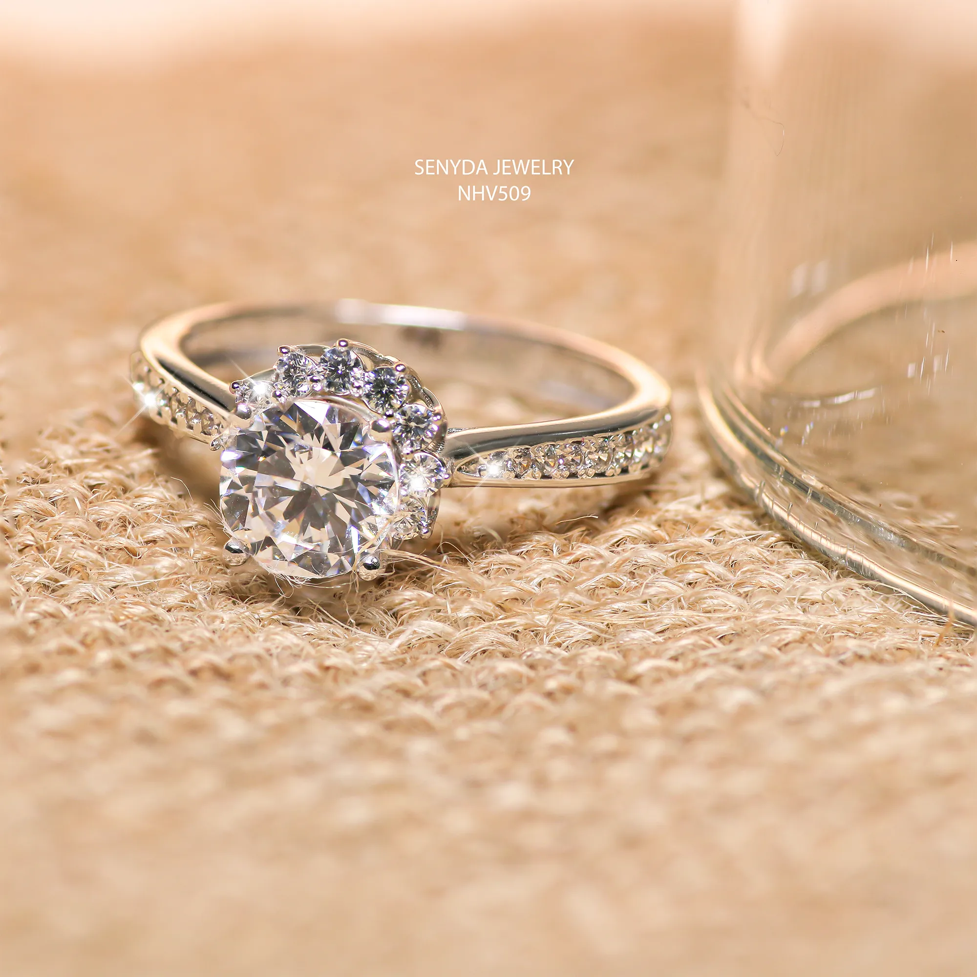 Chọn quà trang sức cho phụ nữ trung niên