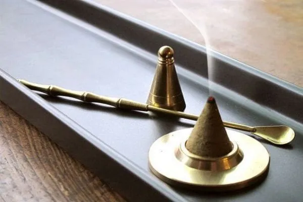 Đốt trầm ở phòng làm việc giúp gia tăng sự tập trung và sáng tạo