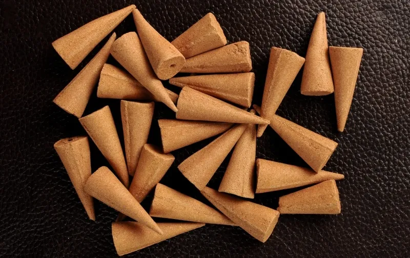 Nụ trầm hương thật có màu sắc tự nhiên và tỏa hương dễ chịu