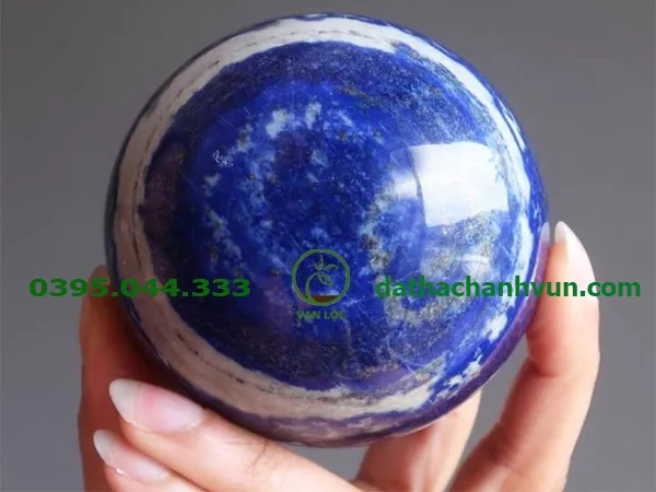 Quả cầu đá thạch anh xanh dương đặt bàn làm việc giúp thăng tiến